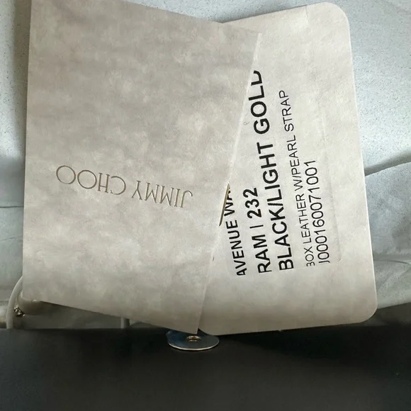 Avenue Wallet with Chain - Picture 8 of 11